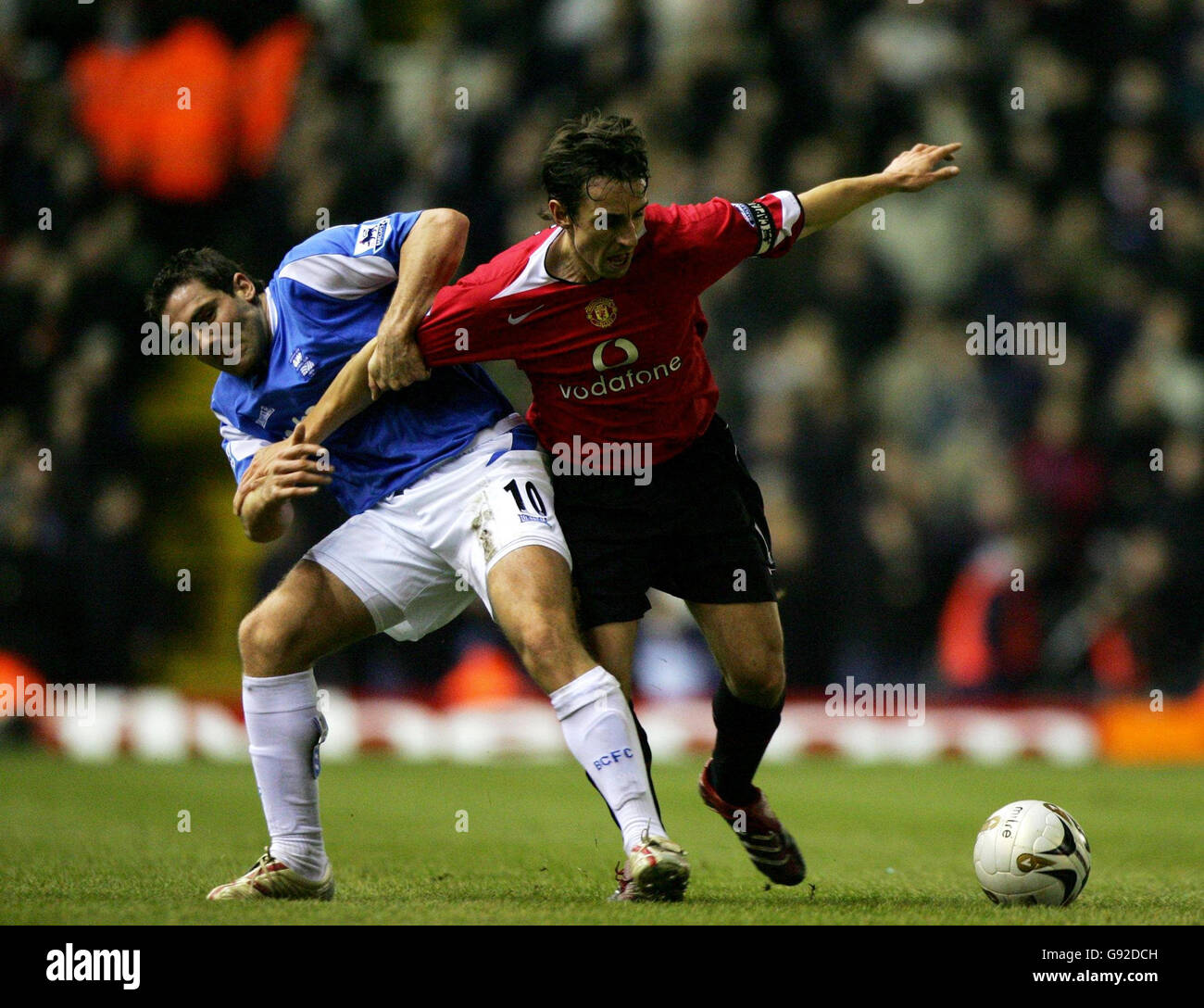 Manchester United's Gary Neville (R) battles for the ball with ...