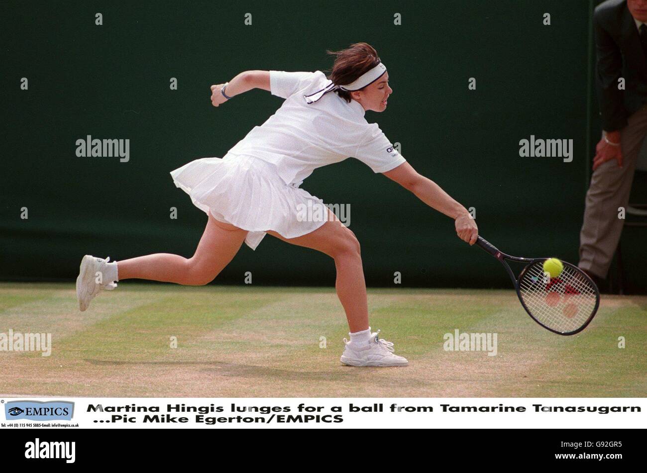 Tennis - Wimbledon Championship - Women's Singles - Round Four - Martina Hingis v Tamarine Tanasugarn Stock Photo