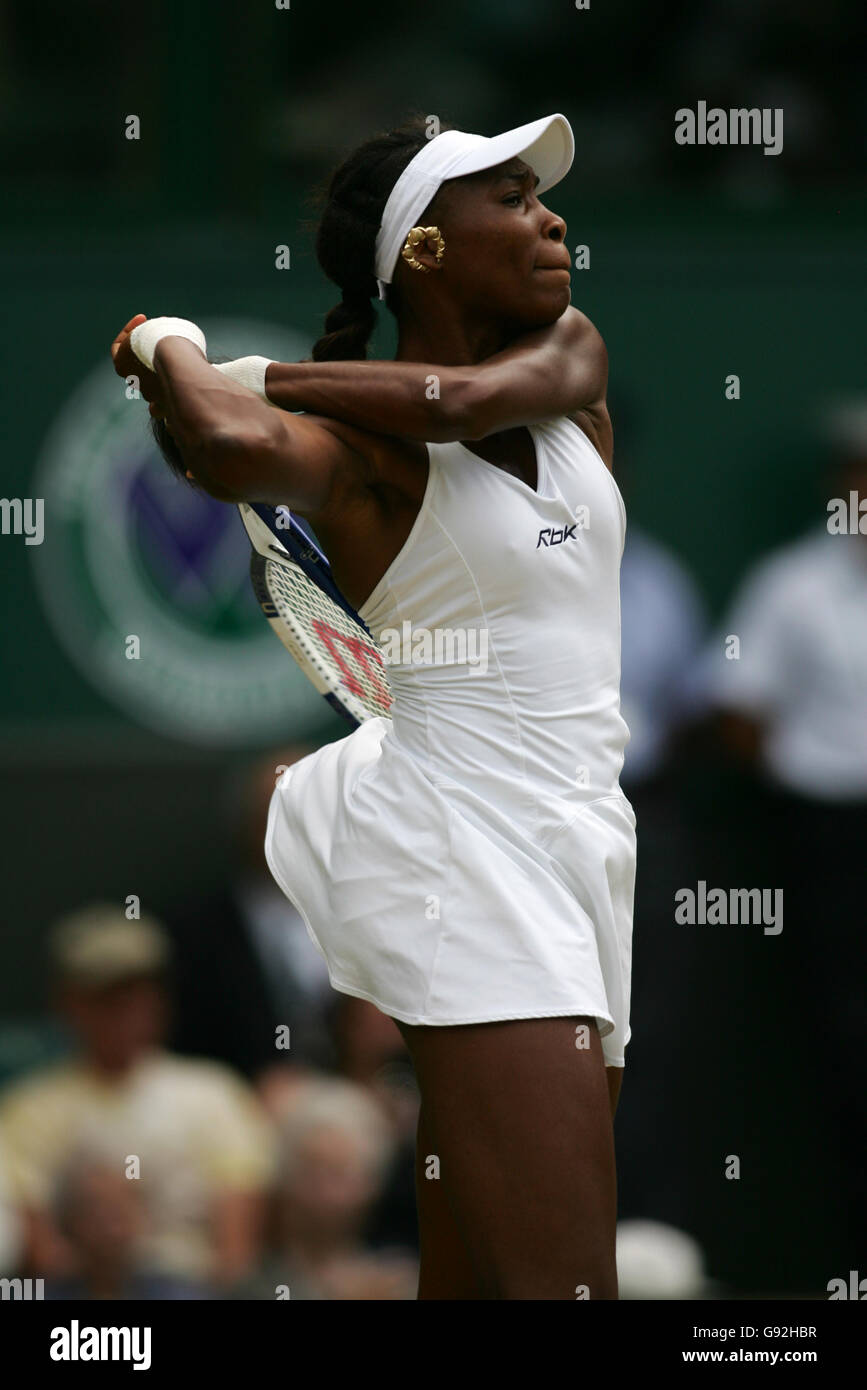 Tennis - Wimbledon Championships 2005 - Women's Quarter Final - Venus Williams v Mary Pierce - All England Club. Venus Williams in action Stock Photo