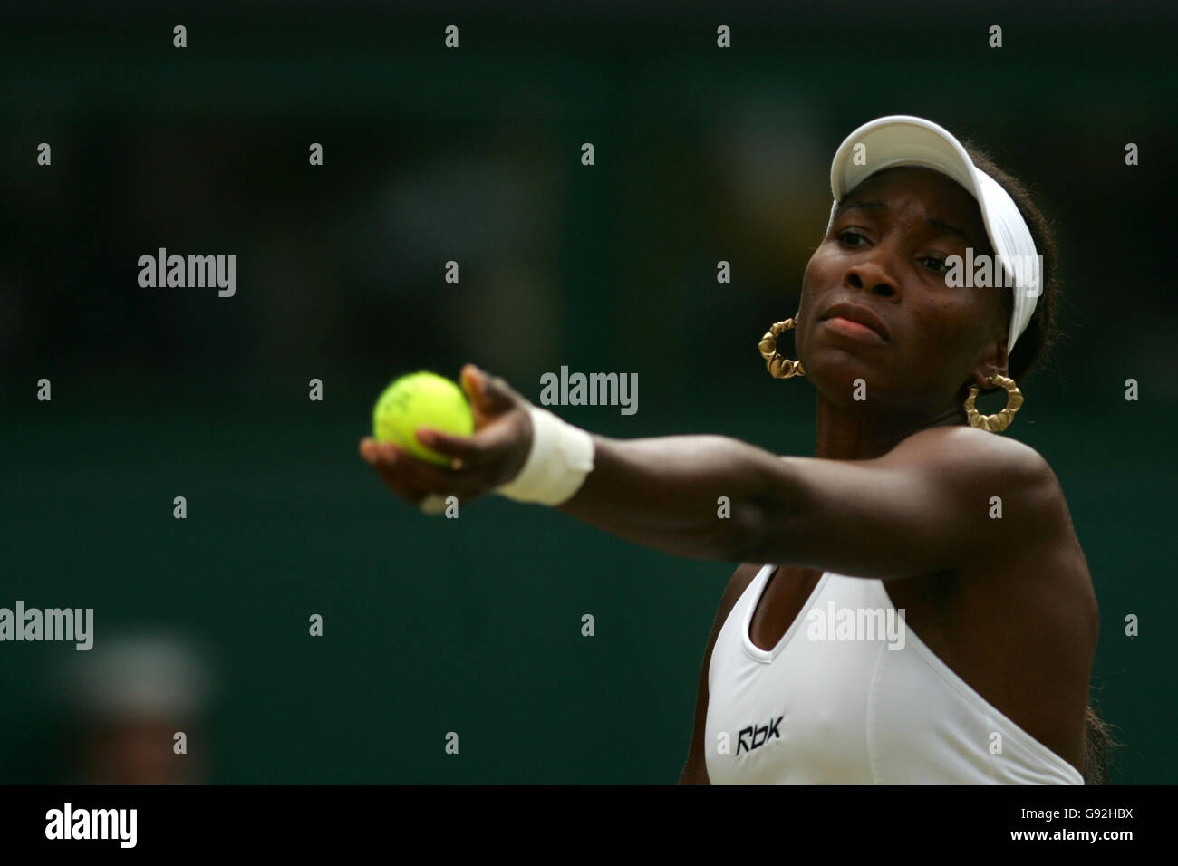 Tennis - Wimbledon Championships 2005 - Women's Quarter Final - Venus Williams v Mary Pierce - All England Club Stock Photo
