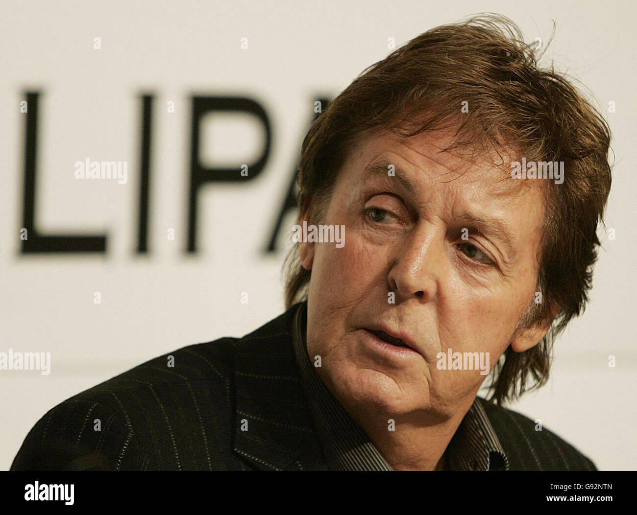 Sir Paul McCartney speaks during a press conference to mark the 10th anniversary of his 'fame academy', Monday January 30, 2006. The former Beatle co-founded the Liverpool Institute for Performing Arts 10 years ago. Around 250 of its students and graduates will take part in a gala performance at Liverpool Philharmonic Hall today. See PA story SHOWBIZ McCartney. PRESS ASSOCIATION photo. Photo credit should read: Martin Rickett/PA. Stock Photo