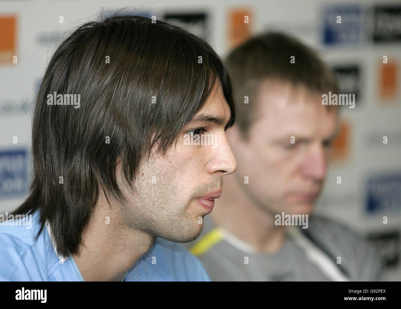 Manchester City's new signing Georgios Samaras with manager Stuart Pearce (R) during a press conference at the Carrington Training Ground, Manchester, Tuesday January 31, 2006. PRESS ASSOCIATION Photo. Photo credit should read: Martin Rickett/PA. Stock Photo