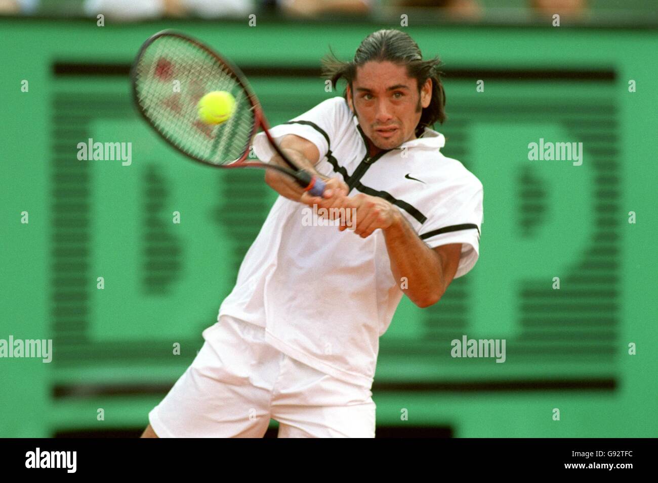 Tennis - French Open - Roland Garros, Paris - Men's Singles - Fourth Round  - Marcelo Rios v Albert Costa Stock Photo - Alamy