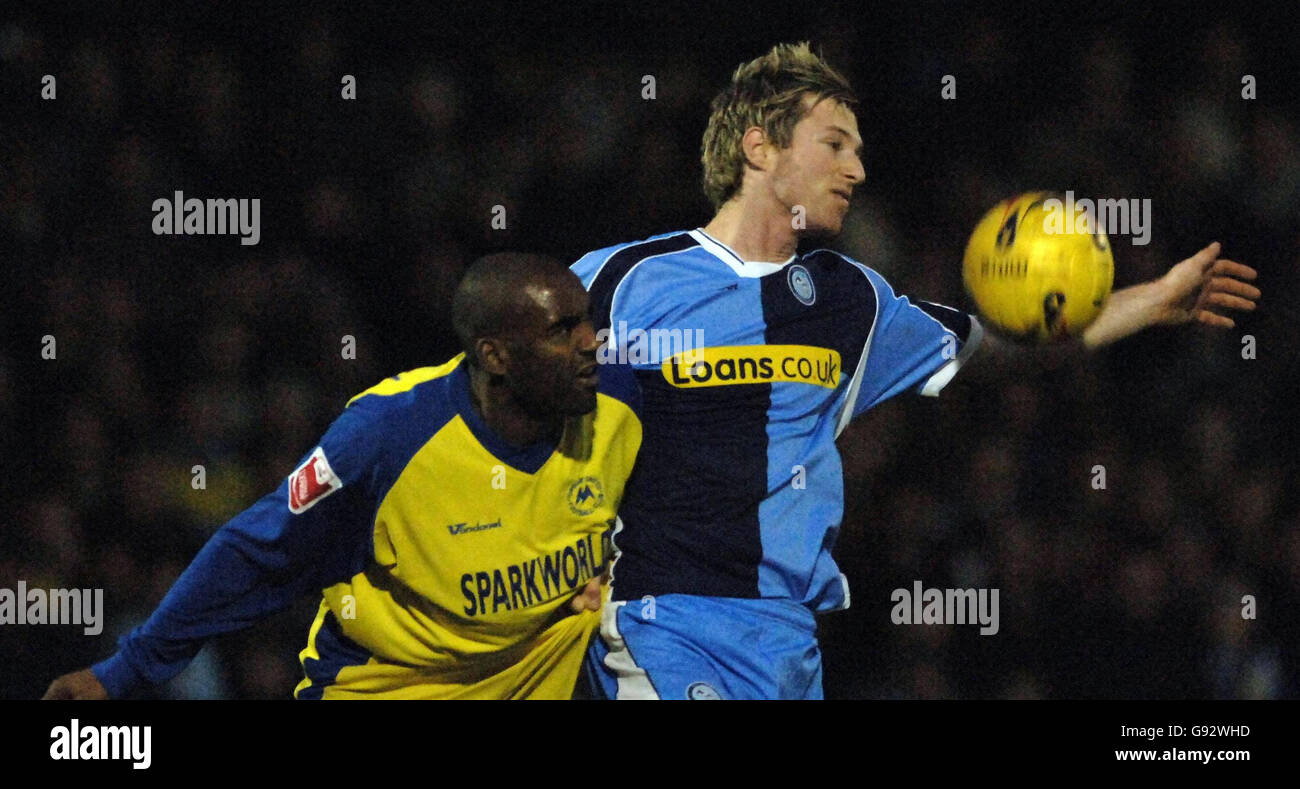 Torquay's Joe Kuffor (L) battles with Wycombe Wanderers' Mike Williamson during the Coca-Cola League Two match at Plainmoor, Torquay, Monday December 26, 2005. PRESS ASSOCIATION Photo. Photo credit should read: Neil Munns/PA . Stock Photo