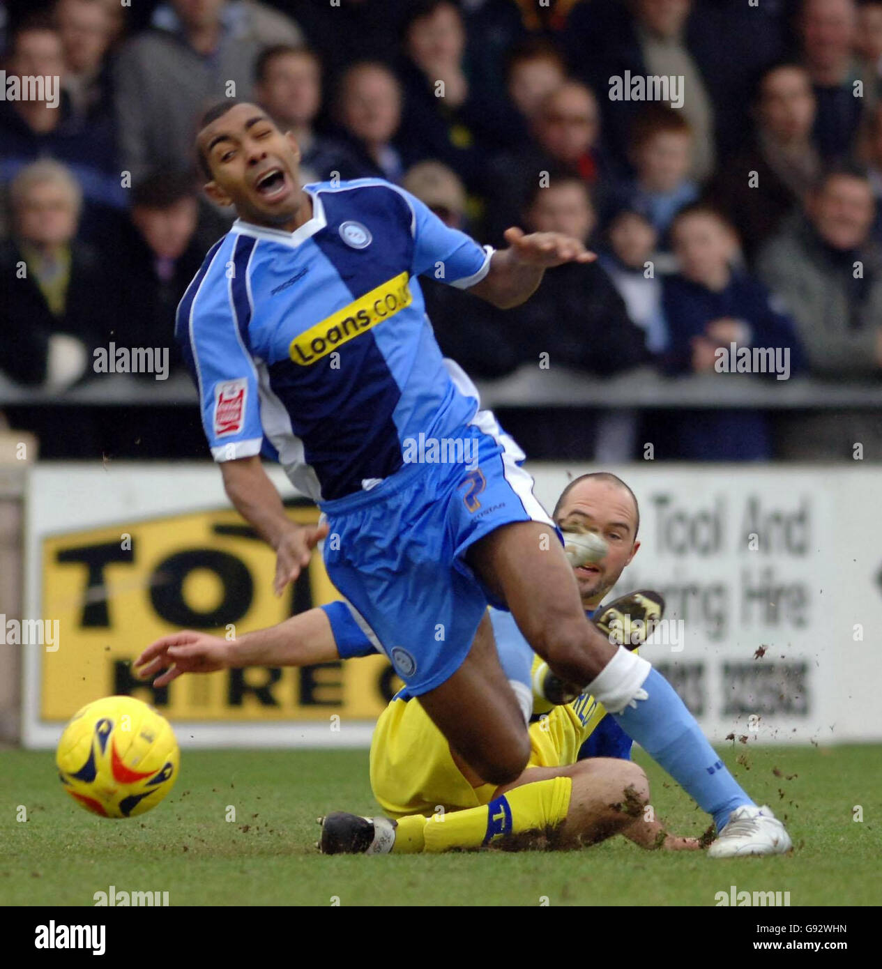 Wycome Wanderers' Kevin Betsy (L) in action with Torquay's Darren Garner during the Coca-Cola League Two match at Plainmoor, Torquay, Monday December 26, 2005. PRESS ASSOCIATION Photo. Photo credit should read: Neil Munns/PA NO UNOFFICIAL CLUB WEBSITE USE. Stock Photo