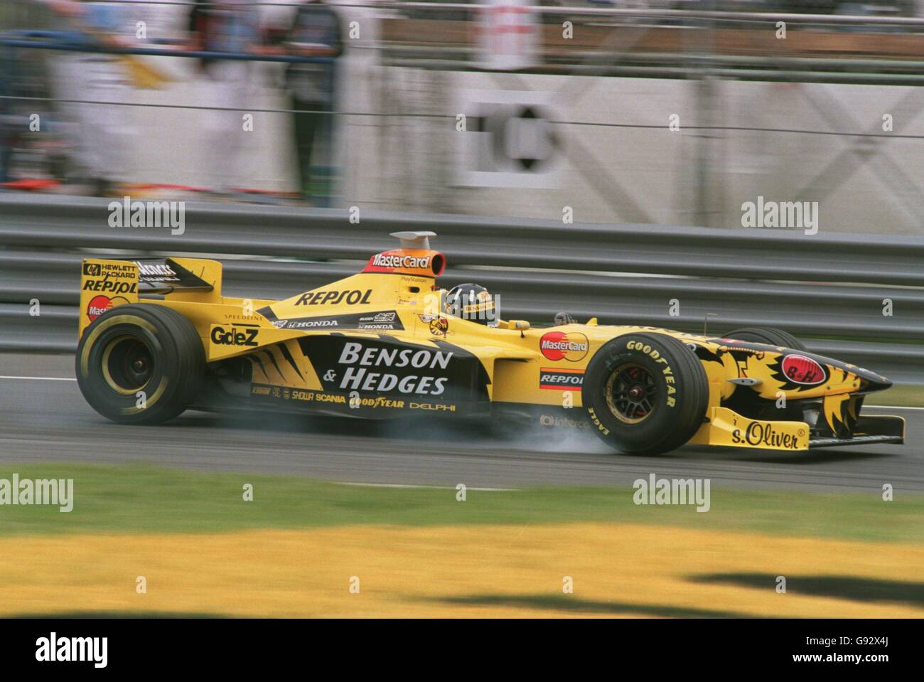 Formula One Motor Racing - Canadian Grand Prix - Qualifying. Damon Hill locks a wheel during qualifying Stock Photo
