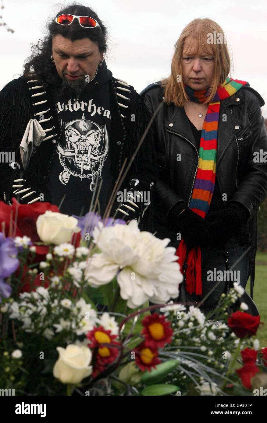 Two fans pause for thought at Phil Lynott's grave in St Fintan's cemetery in Sutton, Dublin, Wednesday January 4, 2006. Today marks the 20th anniversary of the death of the rock star. Watch for PA Story SHOWBIZ Lynott Ireland. PRESS ASSOCIATION Photo. Photo credit should read: Niall Carson/PA Stock Photo