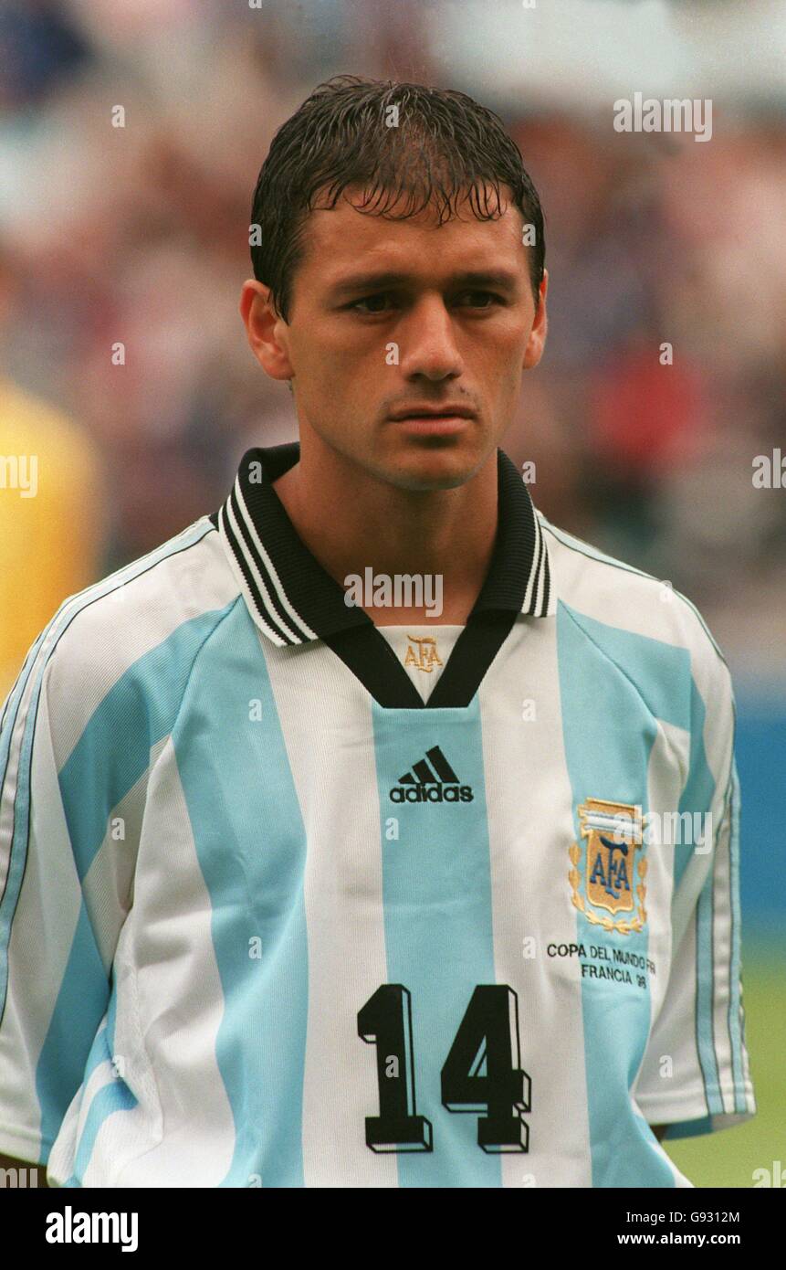 Soccer World Cup France 98 Group H Argentina V Japan Argentina S Nelson Vivas Stock Photo Alamy