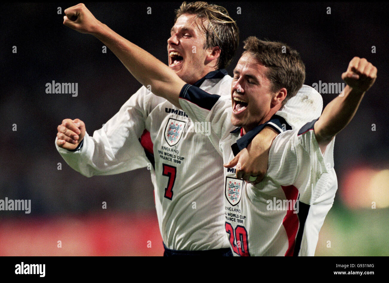 England's Michael Owen (right) and David Beckham (left) celebrate Owen's equalising goal Stock Photo