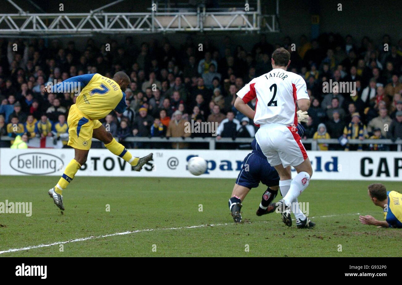 Torquay United's Tony Bedau scores a disallowed goal against Birmingham City during the FA Cup Third Round match at Plainmoor, Torquay, Saturday January 7, 2006. PRESS ASSOCIATION Photo. Photo credit should read: Neil Munns/PA. Stock Photo