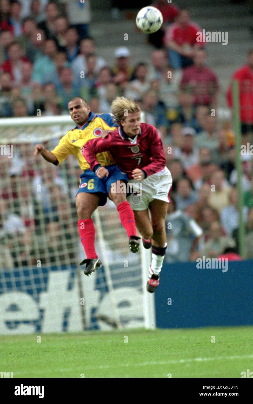 England's David Beckham (right) is challenged by Colombia's Mauricio Serna (left) for a high ball Stock Photo