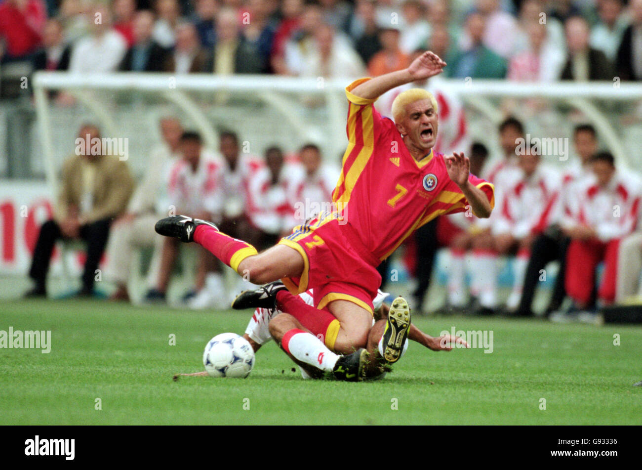 73 fotos e imágenes de Romania Vs Tunisia In 1998 - Getty Images