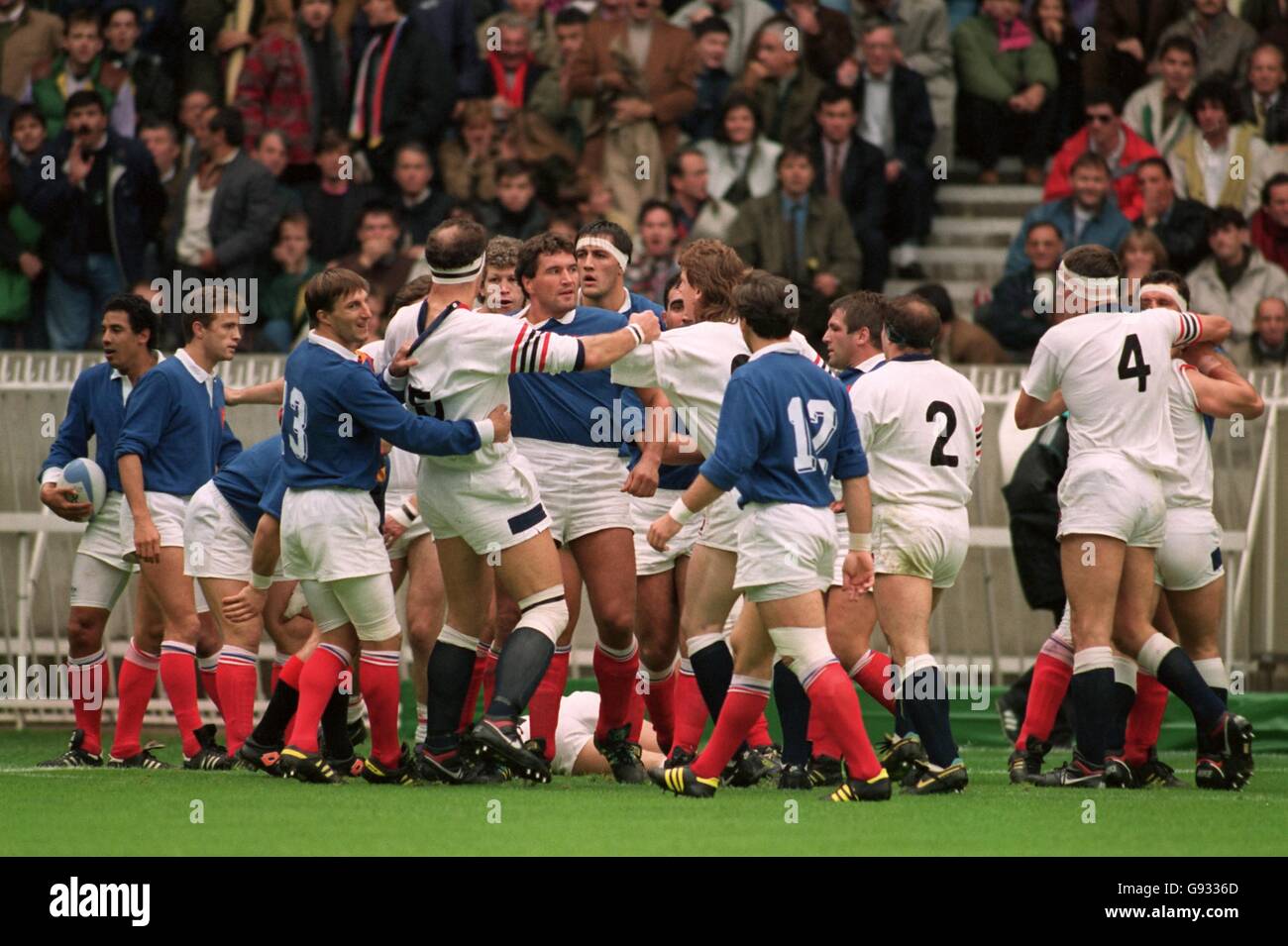 Rugby Union - World Cup 1991 - Quarter Final - France v England - Parc des Princes. Fighting - as Nigel Heslop punched Stock Photo