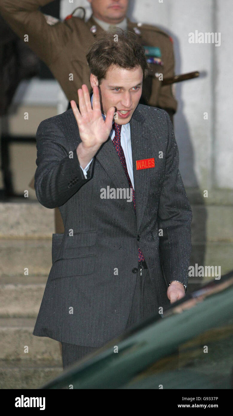 Prince William waves goodbye to his father, the Prince of Wales as he leaves the Royal Military Academy Sandhurst, at the start of his Army Officer training Sunday 8th January 2005. See PA story ROYAL William. PRESS ASSOCIATION Photo. Photo credit should read: Tim Ockenden/WPA Rota/PA Stock Photo
