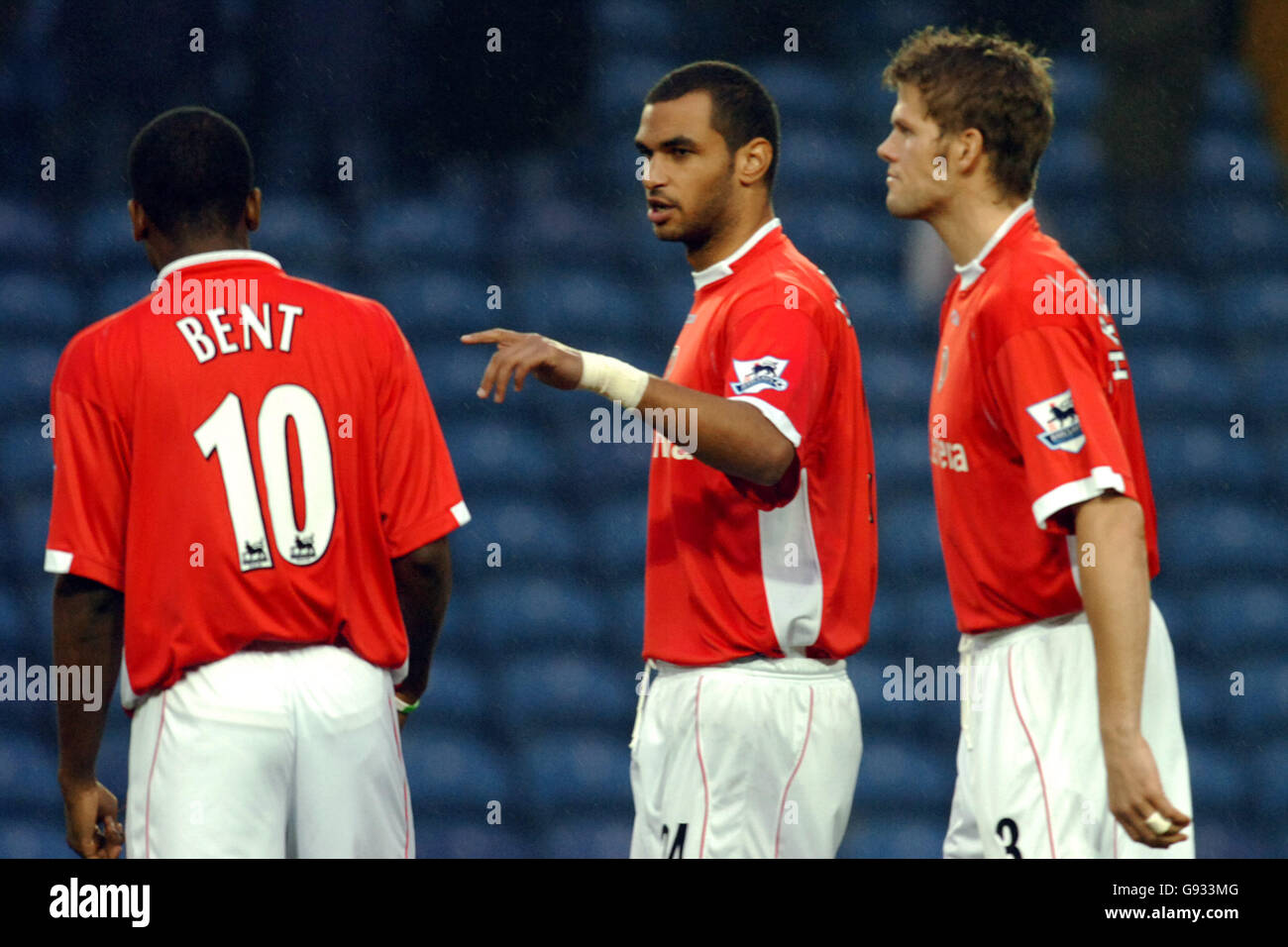 Charlton Athletic's Jonathan Fortune (c), Hermann Hreidarsson (r) and Darren Bent (l) Stock Photo