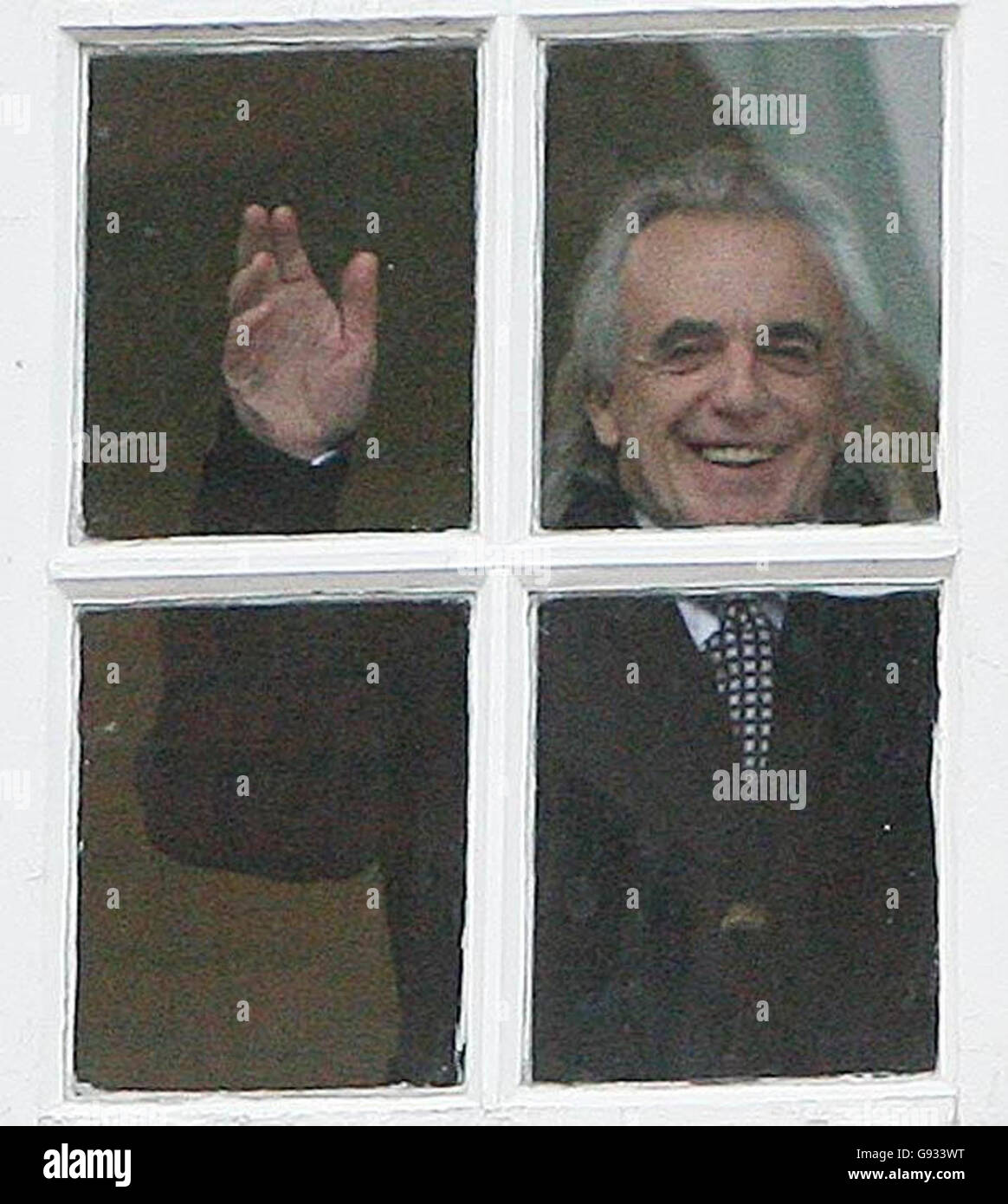 Businessman Peter Stringfellow waves to the press from a window in Richmond District Court as he awaits the decision on his application to secure a licence for a new lap dancing club in central Dublin, Monday January 9, 2006. The British night club owner is planning to open the club in Parnell Street but he has encountered major opposition from locals who believed it will lower the image and safety of the area. See PA story COURTS Stringfellow. PRESS ASSOCIATION Photo. Photo credit should read: Niall Carson/PA. Stock Photo