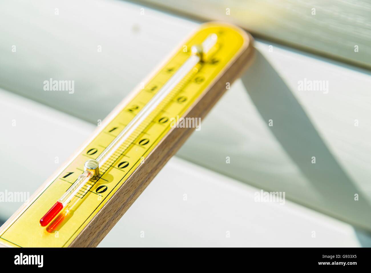 Weather thermometer hi-res stock photography and images - Alamy