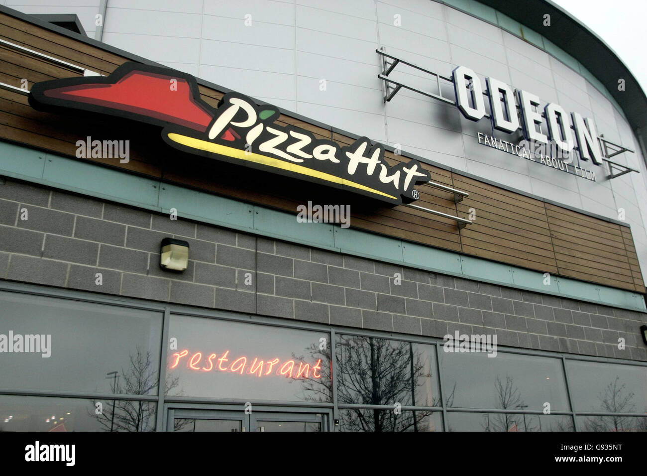Pizza Hut Restaurant Stock Photo Alamy