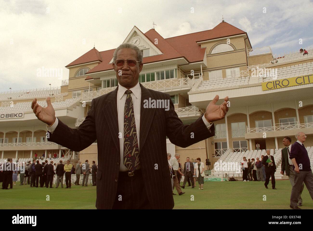 Opening new radcliffe road stand hires stock photography and images