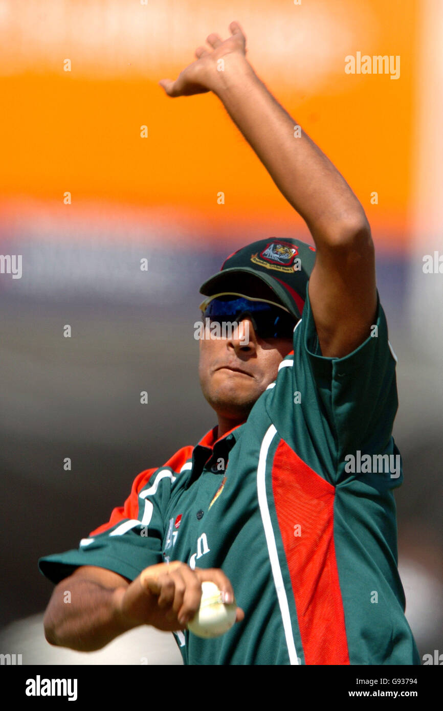 Cricket - The NatWest International Triangular Series - England v Bangladesh - Headingley. Tushar Imran, Bangladesh Stock Photo