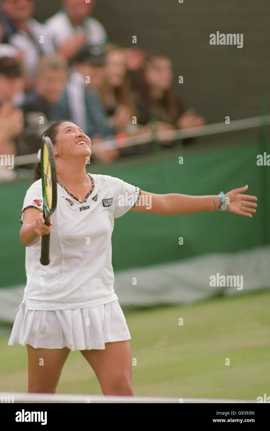 Tennis - Wimbledon Championship - Women's Singles - Round Four - Martina Hingis v Tamarine Tanasugarn. Tamarine Tanasugarn celebrates after gwinning a point against Martina Hingis Stock Photo