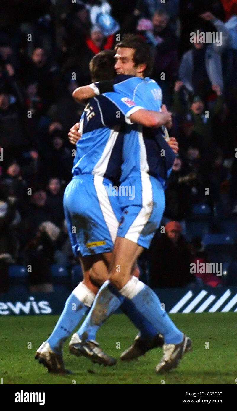 Wycombe's Ian Stonebridge (L) celebrates with teammate Roger Johnson after he scored during the Coca-Cola League Two match against Stockport at Causeway Stadium, High Wycombe, Saturday January 28, 2006. PRESS ASSOCIATION Photo. Photo credit should read: Max Nash/PA. . Stock Photo