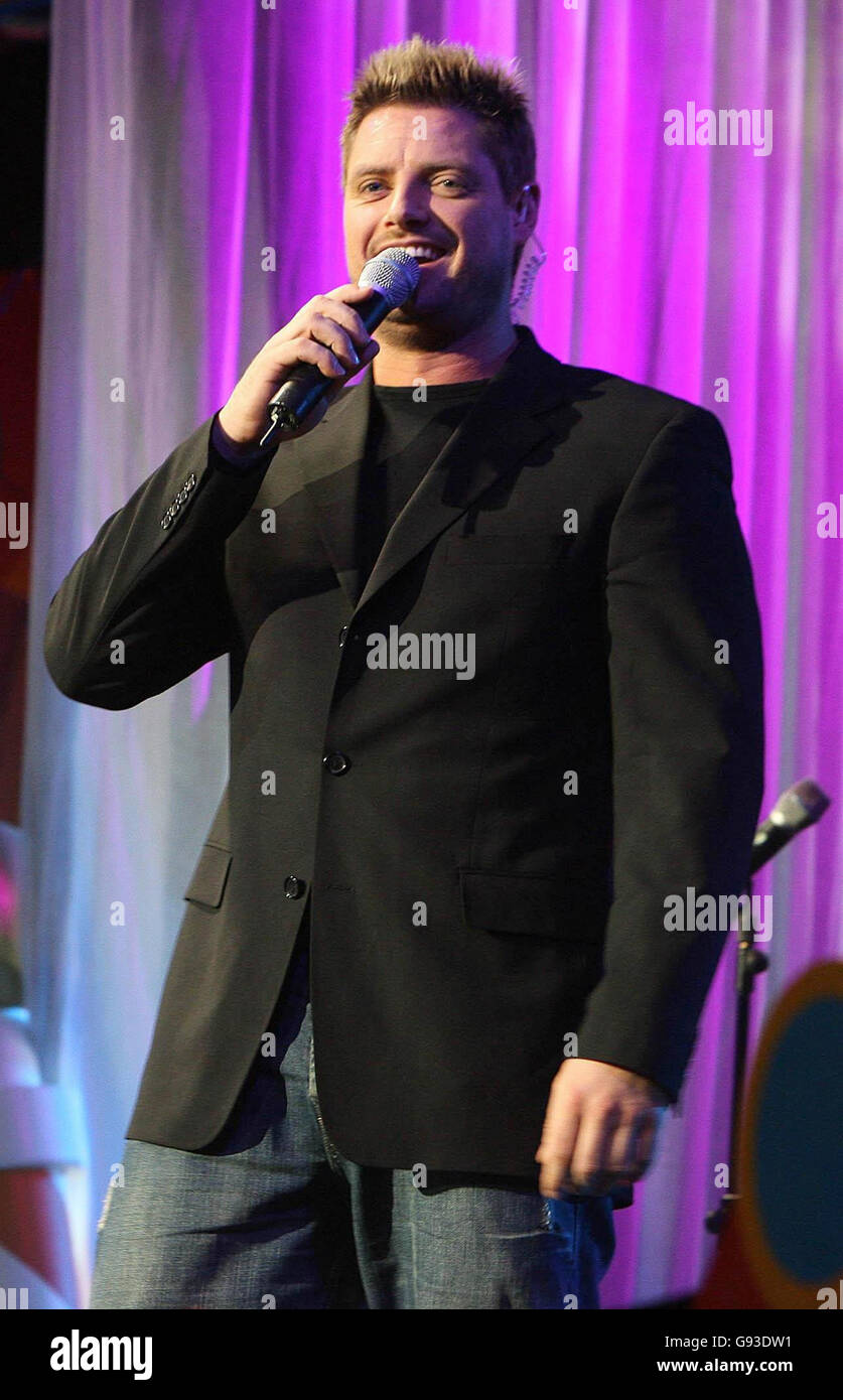 Childline charity concert hi-res stock photography and images - Alamy