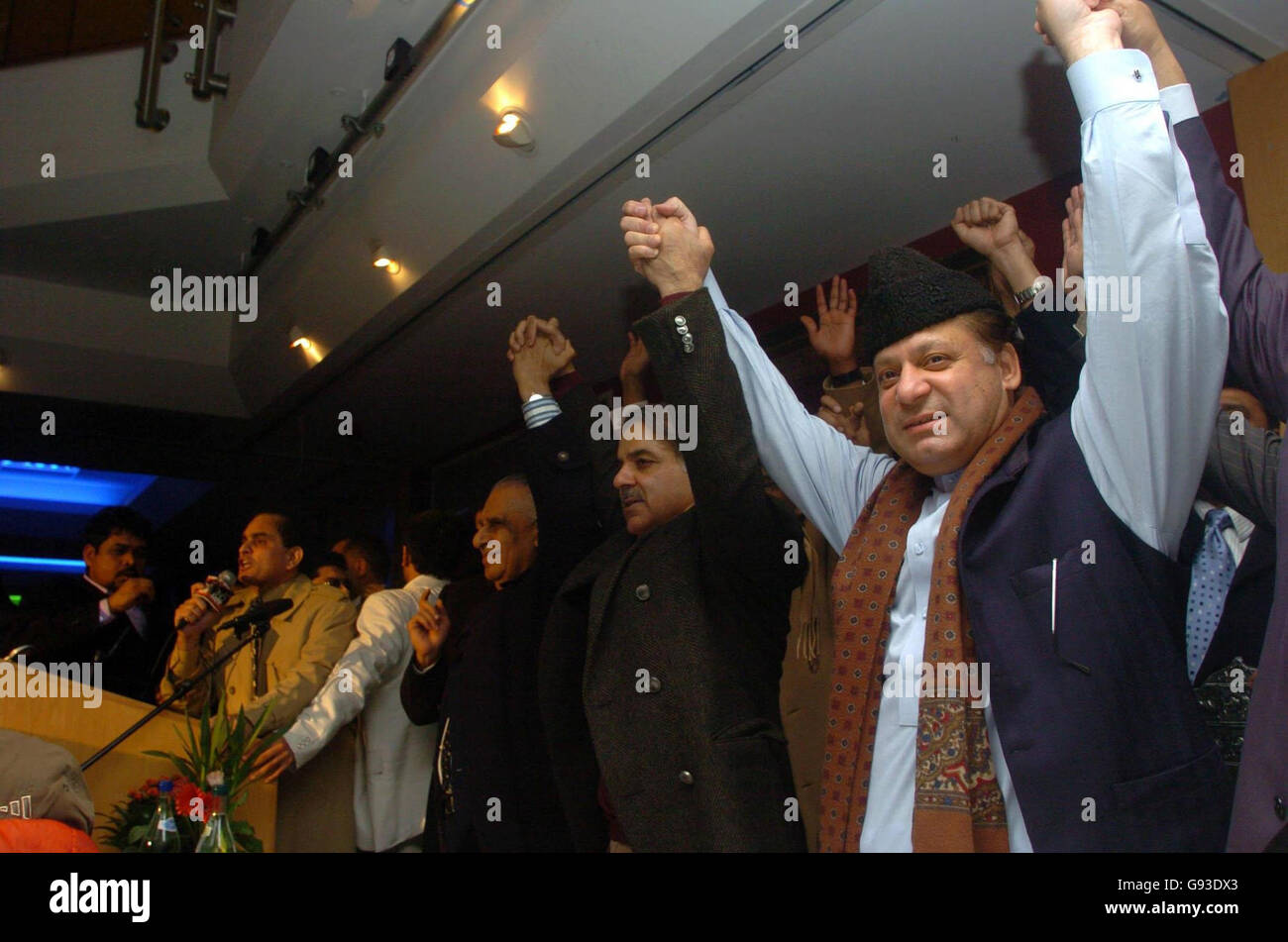 Former Prime Minister of Pakistan Nawaz Sharif (right) on stage with supporters inside Baylis House in Slough, Berkshire, Sunday January 29, 2006. Mr Sharif flew into Britain this evening from Saudi Arabia where he has been in exile for the past five years. Mr Sharif was ousted from power during a military coup in Pakistan in October 1999. Watch for PA story POLITICS Sharif. PRESS ASSOCIATION photo. Photo credit should read: Johnny Green/PA. Stock Photo