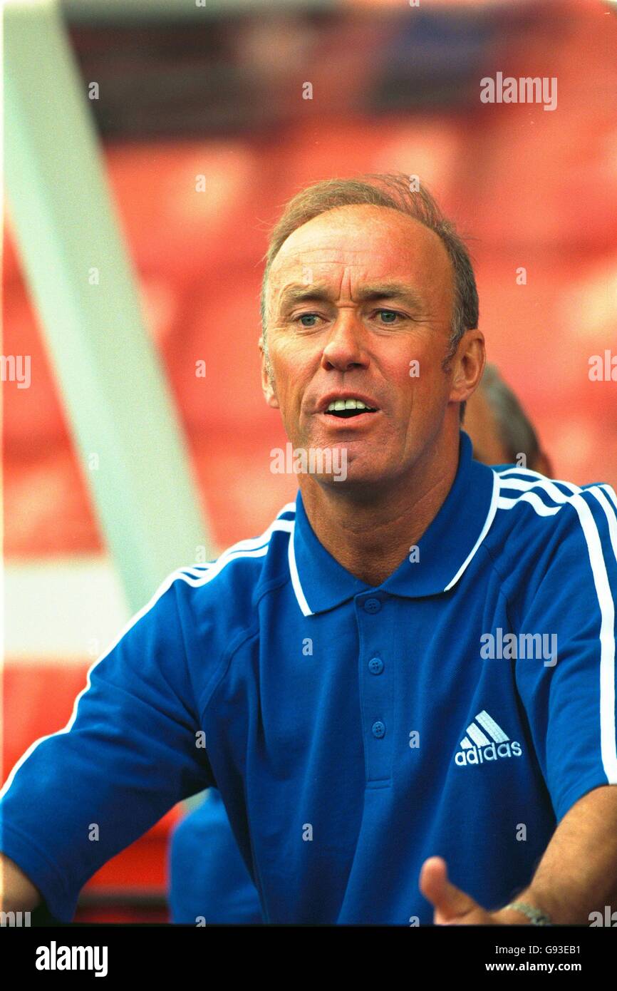 Soccer - Nationwide League Division Two - Stoke City v Macclesfield Town. Macclesfield Town manager Sammy McIlroy Stock Photo