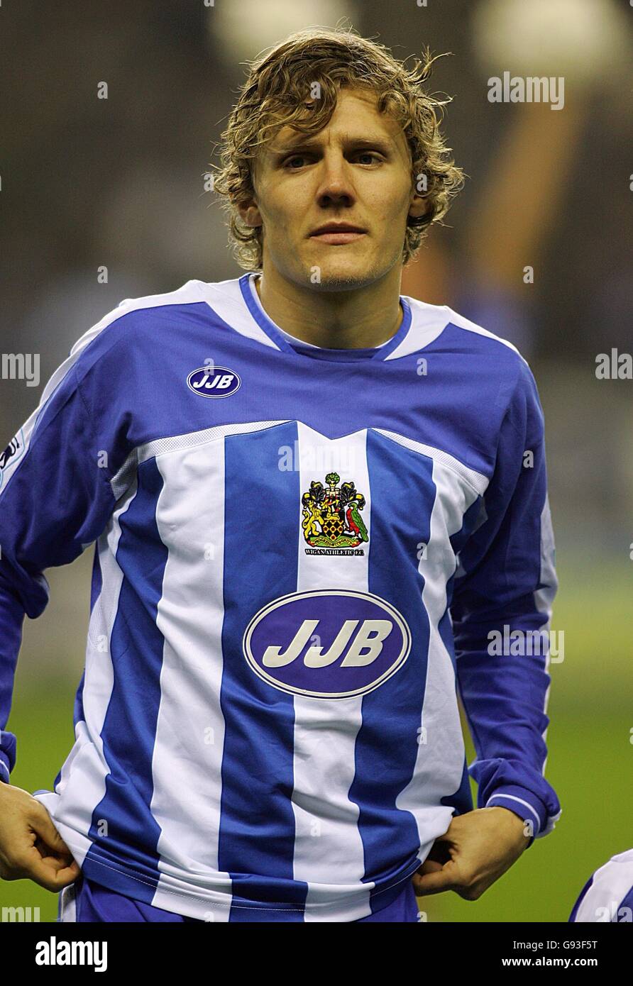 Soccer FA Barclays Premiership Wigan Athletic v Everton JJB Stadium. Jimmy Bullard, Wigan