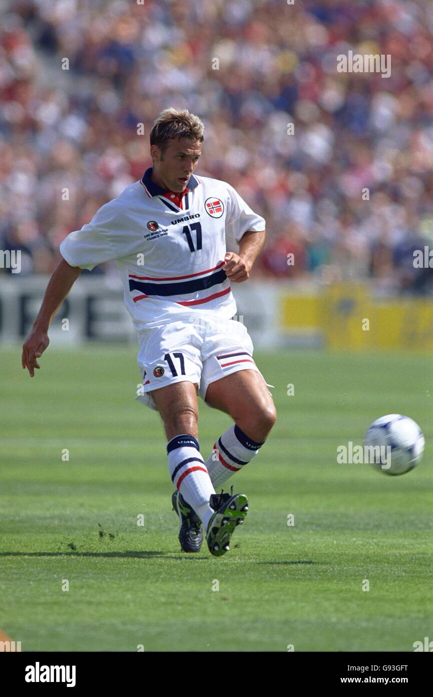 Soccer - World Cup France 98 - Second Round - Norway v Italy