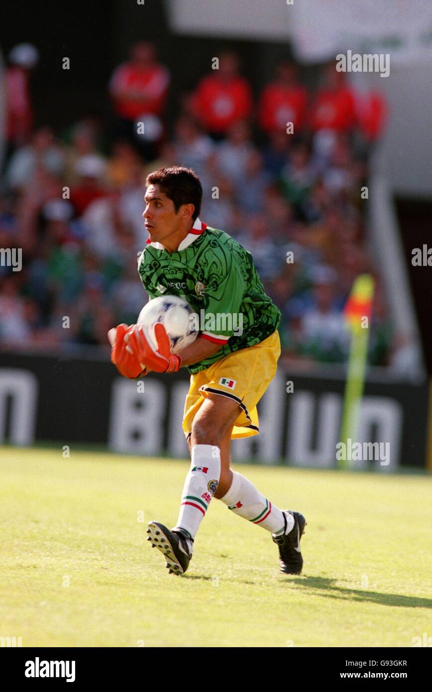 Soccer - World Cup France 98 - Group E - Belgium v Mexico. Mexico goalkeeper Jorge Campos Stock Photo