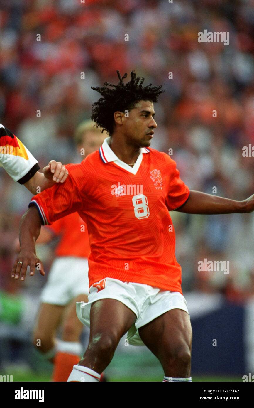 オランダ代表1990【ヴィンテージ】 Soccer - World Cup 1990 - Holland V Germany. Frank Rijkaard