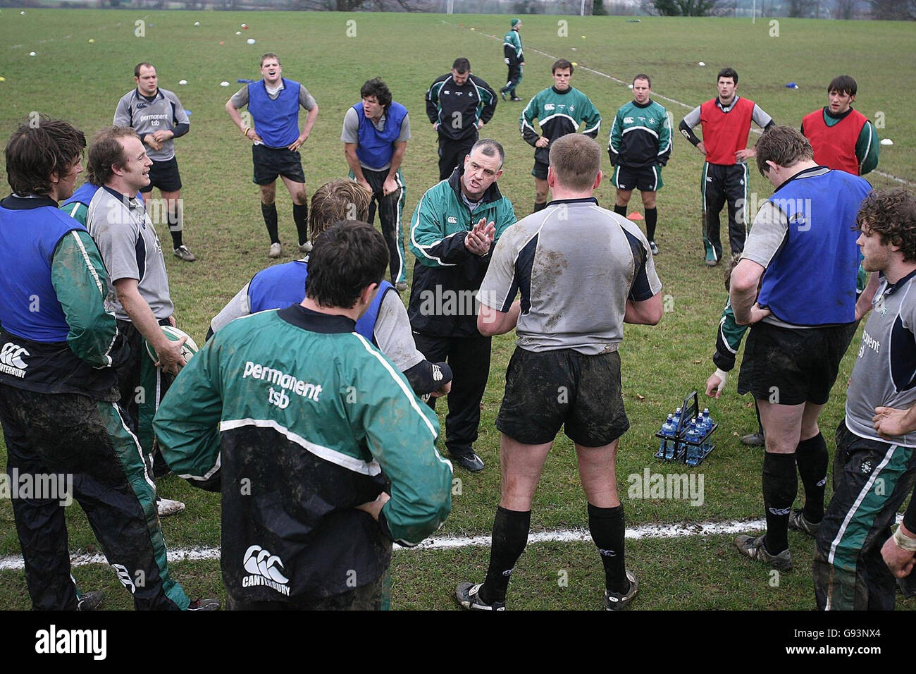 Ireland skills coach Brian McLaughlin talks with the Ireland rugby squad during a training session at St Gerard's School, Bray, Tuesday January 24, 2006. PRESS ASSOCIATION Photo. Photo credit should read: Julien Behal/PA. Stock Photo