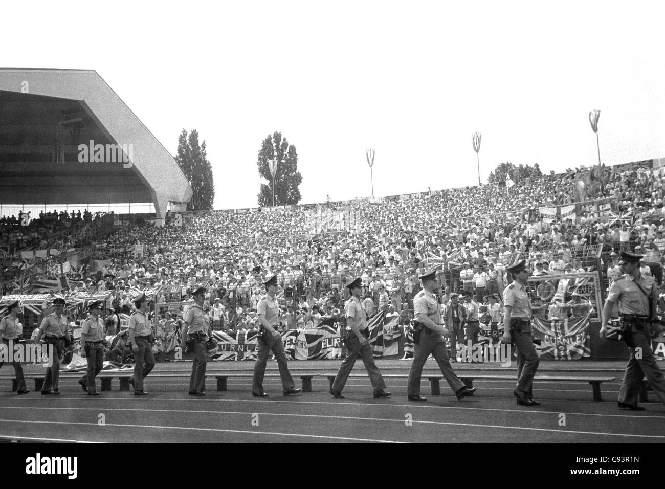 Soccer - European Championships - Euro 88 West Germany - Group Two - Ireland v England - Neckarstadion Stock Photo