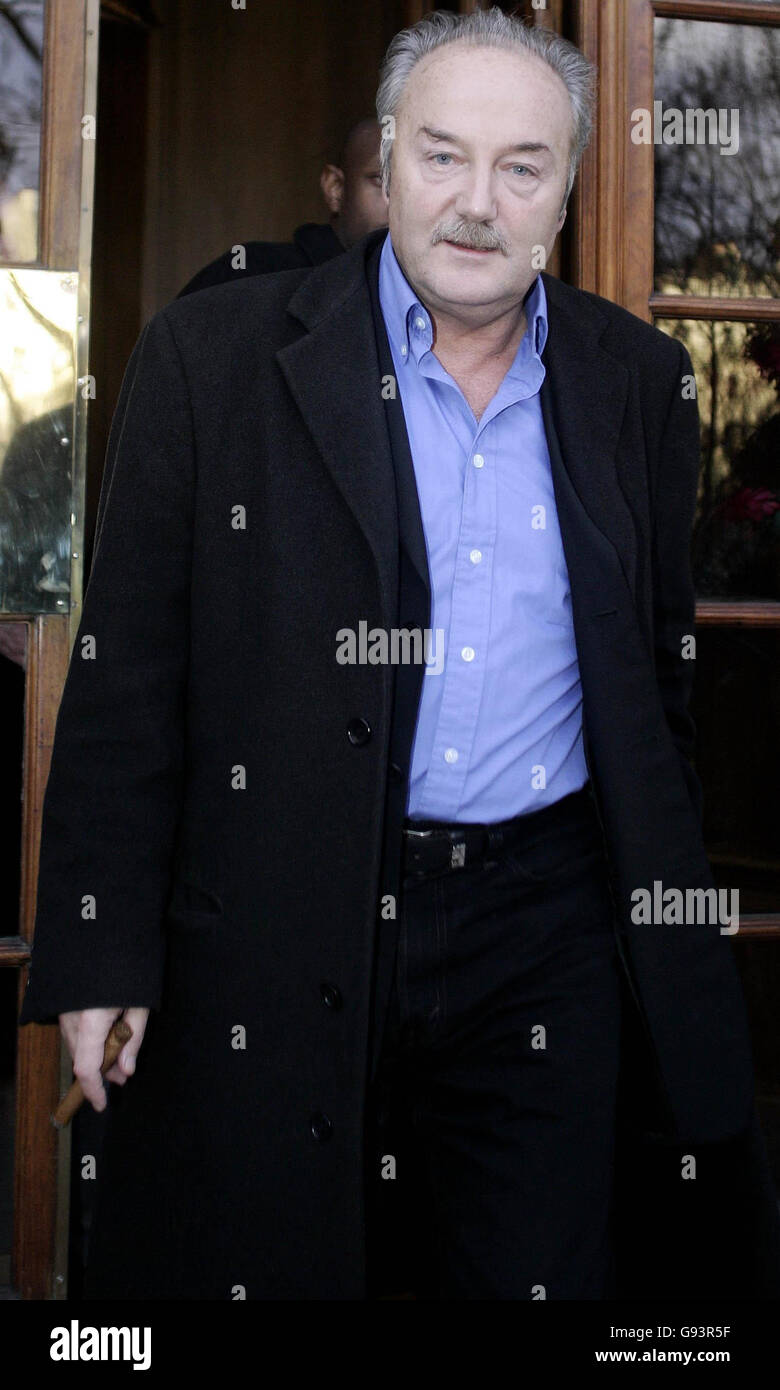 MP George Galloway leaves Durley Hotel in Sloane St, West London, Thursday 26 January 2006 after being evicted from Celebrity Big Brother. See PA story SHOWBIZ Bother Galloway. PRESS ASSOCIATION Photo. Photo credit should read: Andrew Parsons/PA Stock Photo