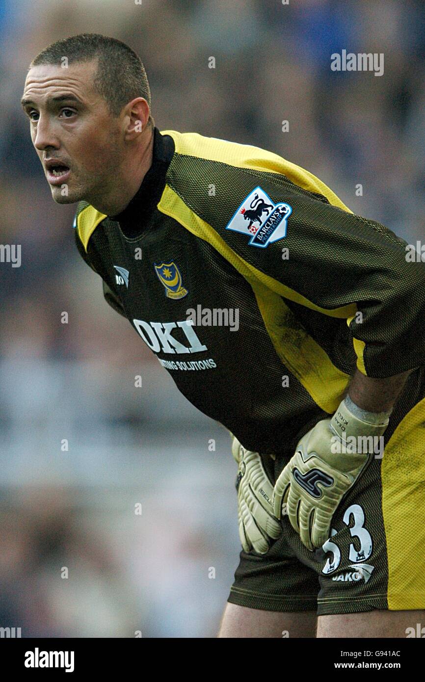 Soccer - FA Barclays Premiership - Newcastle United v Portsmouth - St James Park. Portsmouth goalkeeper Dean Kiely Stock Photo