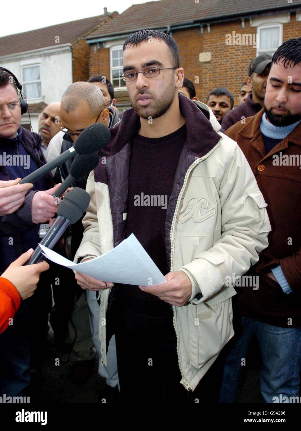 Omar Khayam speaks to the press outside his Bedford home, Monday February 6, 2006. Mr Khayam, who dressed as a suicide bomber during protests outside the Danish embassy in London on Saturday, apologised 'wholeheartedly' to the families of the July 7 bombings and said it was not his aim to cause offence. See PA story POLITICS Cartoons. PRESS ASSOCIATION photo. Photo credit should read: Chris Radburn/PA. Stock Photo