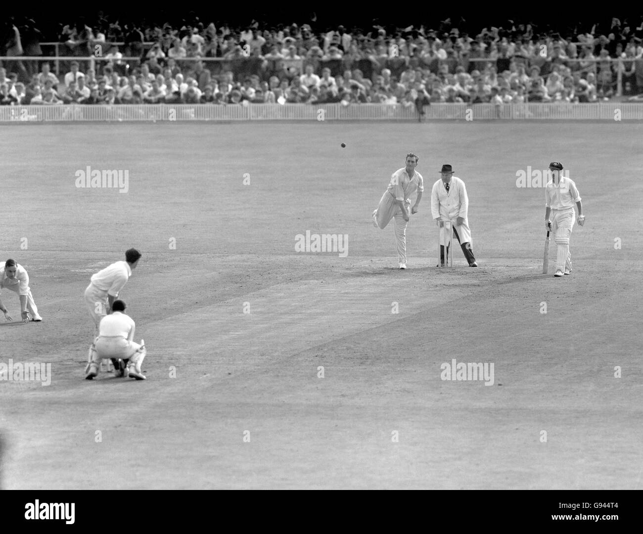 Cricket - The Ashes - Fourth Test - England v Australia - Old Trafford - Second Day. England's Jim Laker (third r), who took a record 19 wickets in the match, bowling Stock Photo