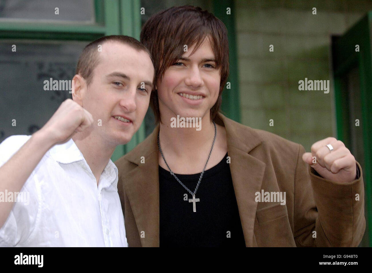 Richard Fleeshman (right) with runner-up Andy Whyment at Granada Television Studio. Manchester Sunday 15 January 2006, after Fleeshman won the Soapstar Superstar Live final last night. See PA story SHOWBIZ Superstar. PRESS ASSOCIATION Photo. Photo credit should read: Steve Parsons/PA. Stock Photo