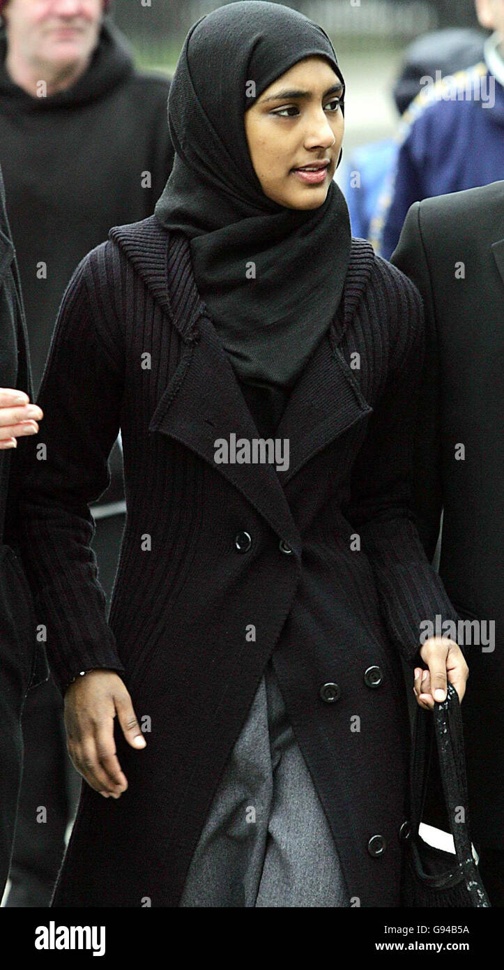 Shabina Begum arrives at the House of Lords in central London, Tuesday February 7, 2006 where the Law Lords are hearing the case of the Muslim schoolgirl who won the right to wear a head-to-toe dress in class after being suspended. In March last year, the Court of Appeal ruled that Shabina was unlawfully excluded from Denbigh High School in Luton, Beds, when she was sent home to change out of her traditional jilbab into acceptable school uniform. Watch for PA Story COURTS Dress. PRESS ASSOCIATION photo. Photo credit should read: Cathal McNaughton/PA. Stock Photo
