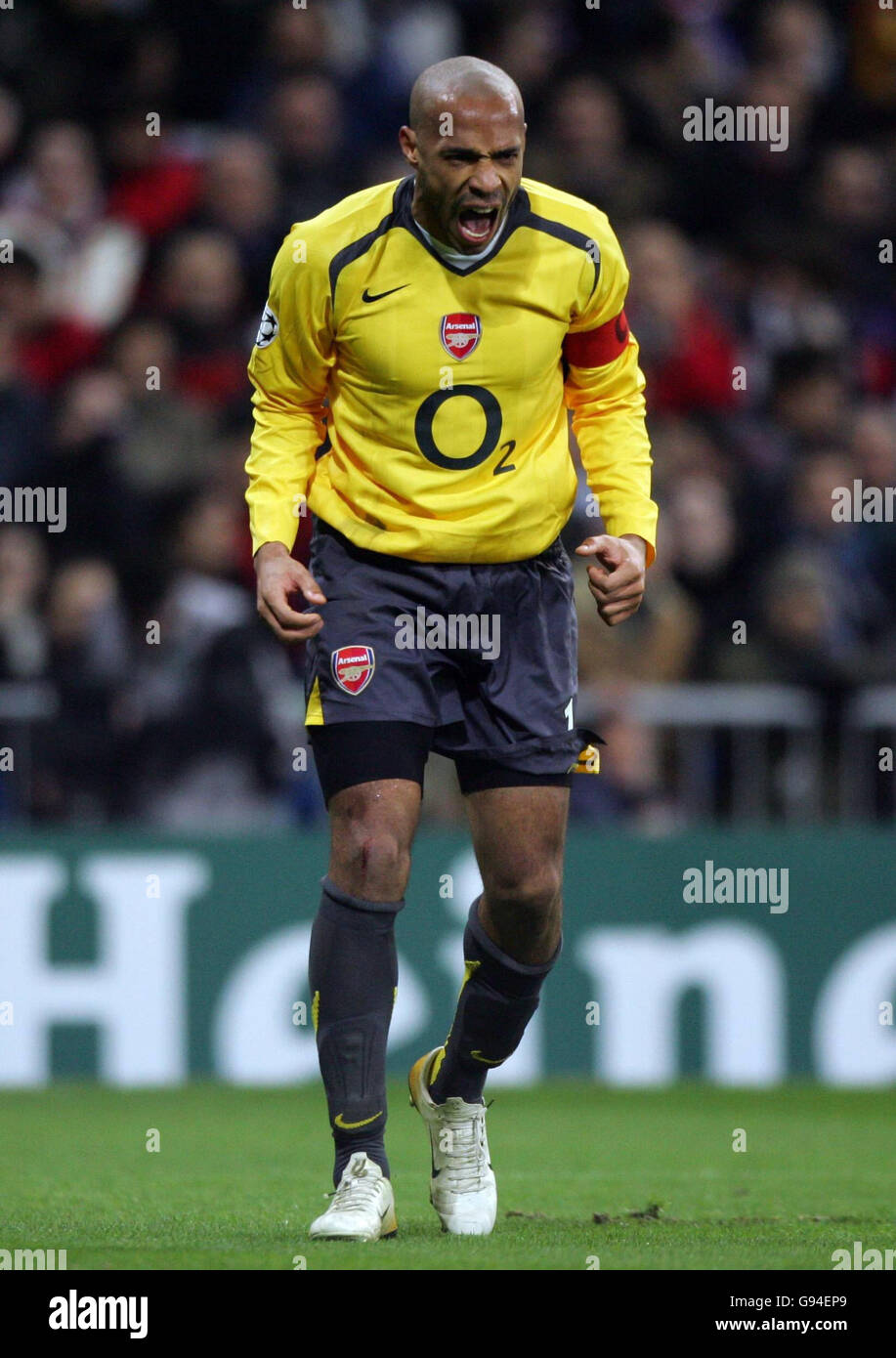 Arsenal's Thierry Henry shows his frustration at team-mates during the UEFA Champions League match against Real Madrid at the Santiago Bernabeu, Madrid, Spain, Tuesday February 21, 2006. PRESS ASSOCIATION Photo. Photo credit should read: Nick Potts/PA. Stock Photo
