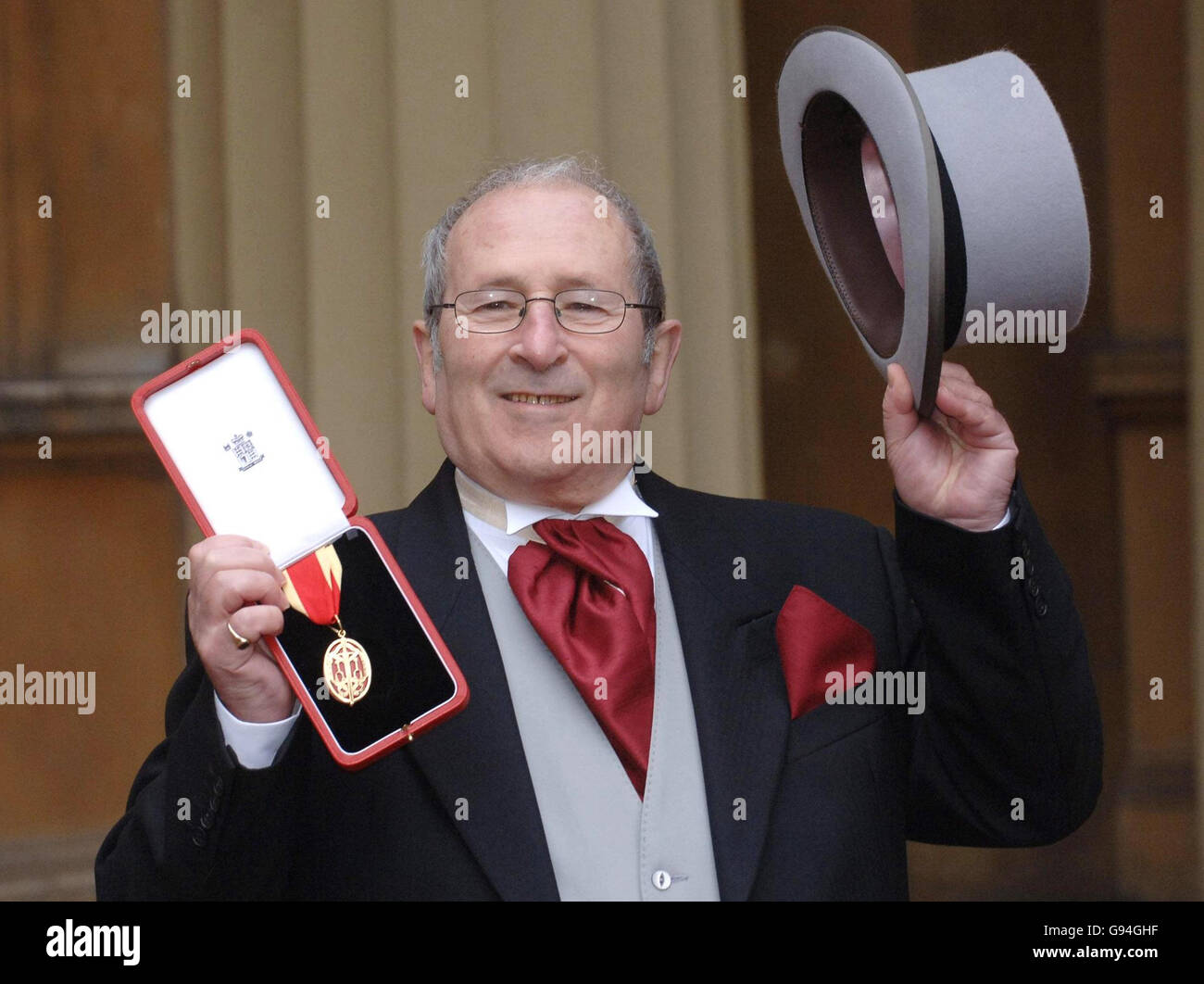 Playwright Sir Arnold Wesker holds his Knighthood, which he received from Britain's Queen Elizabeth II at Buckingham Palace, Wednesday February 22, 2006. See PA Story ROYAL Investiture. PRESS ASSOCAITION Photo. Photo credit should read: Stefan Rousseau/WPA Rota/PA. Stock Photo