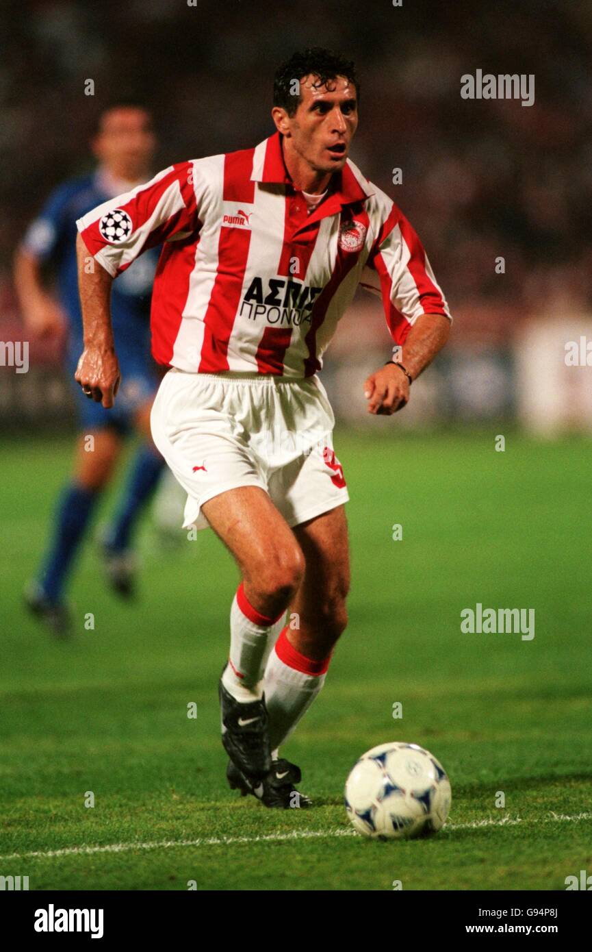 PETIT FANION 10*9 CM AJ.AUXERRE Vs OLYMPIAKOS PIRAUS HELLAS UEFA CUP