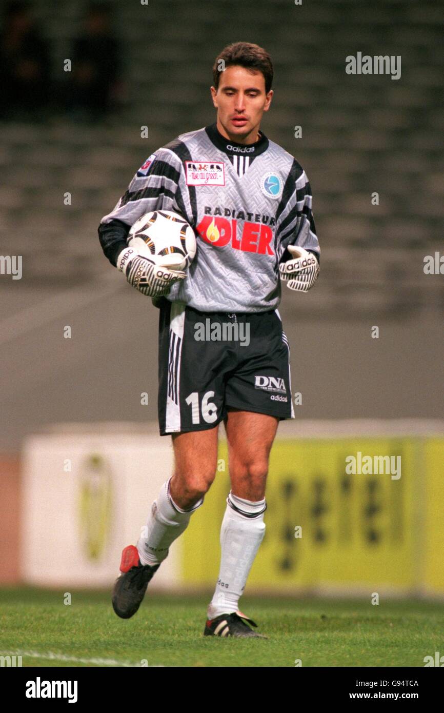 French Soccer - Premiere Division - Toulouse v Strasbourg. Thierry Debes, Strasbourg goalkeeper Stock Photo