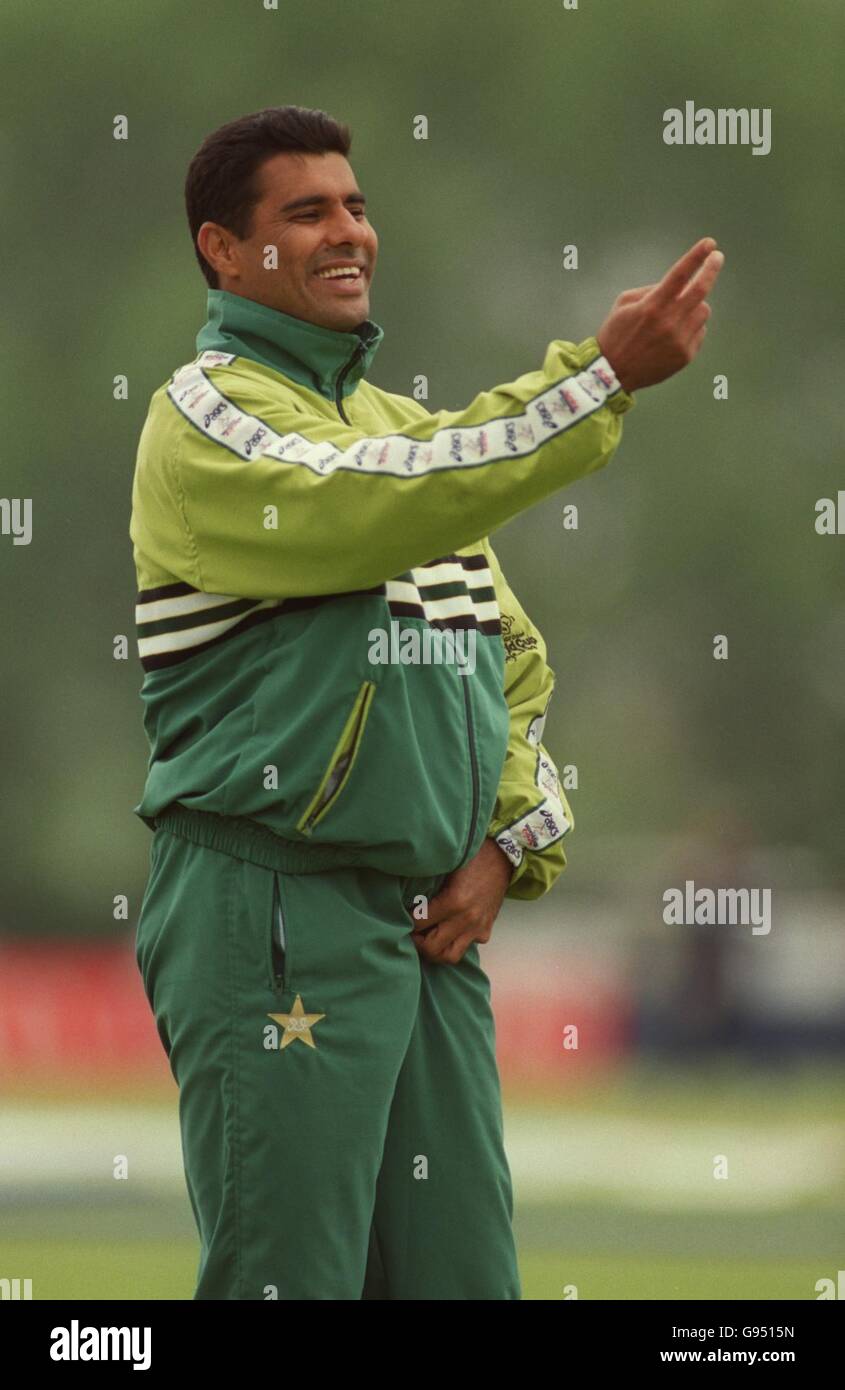 Cricket - World Cup Warm Up Match - Nottinghamshire v Sri Lanka. Muttiah  Muralitharan, Sri Lanka Stock Photo - Alamy