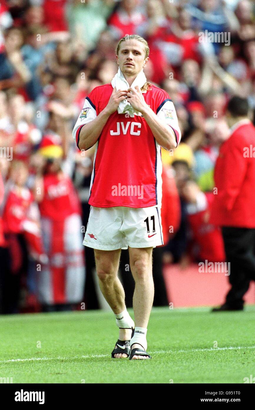 Soccer - FA Carling Premiership - Arsenal v Aston Villa. Arsenal's Emmanuel Petit looks on dejectedly Stock Photo