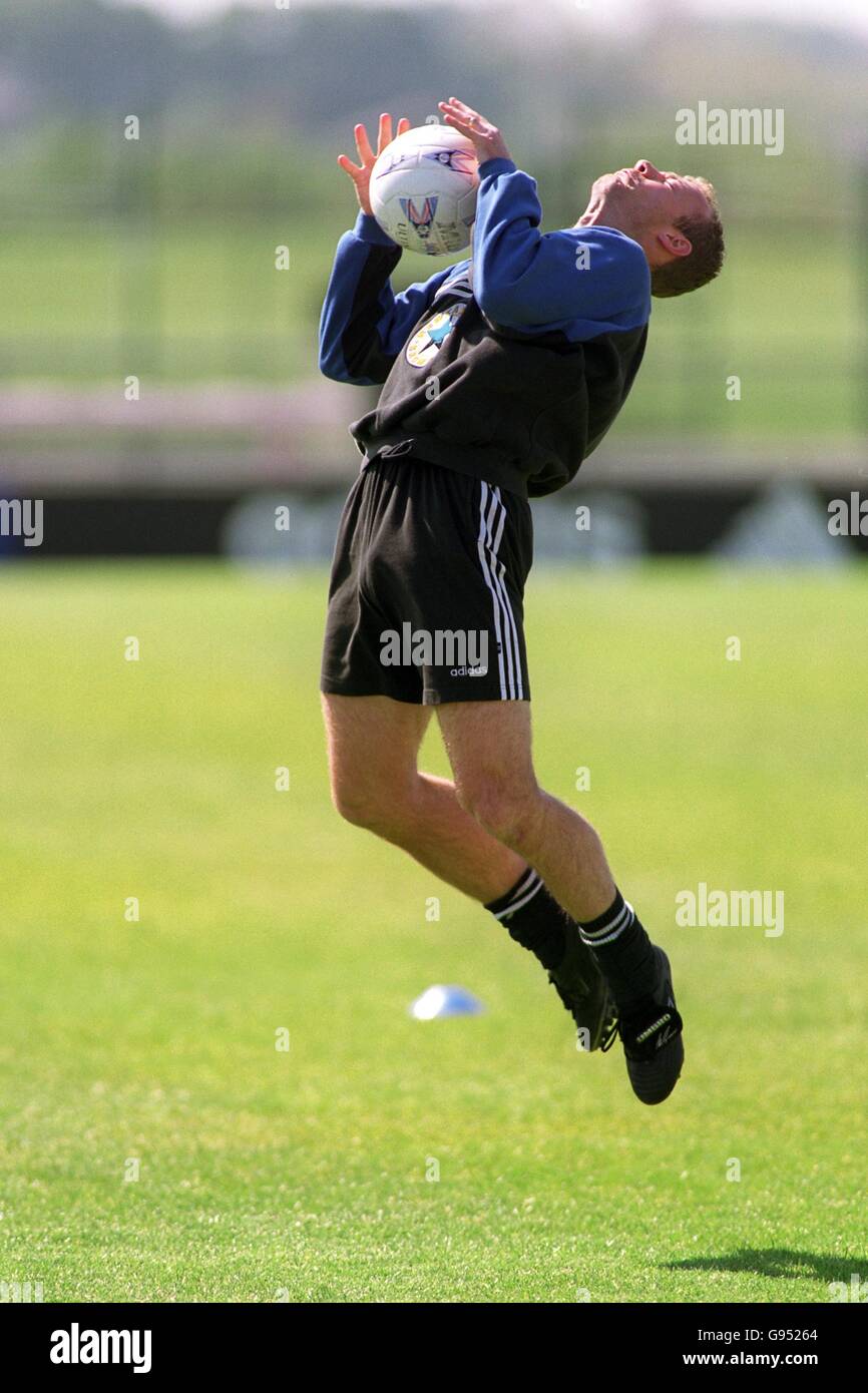 Soccer - Newcastle United Open Day. Newcastle's Alan Shearer shows his quick reflexes as he catches the ball during today's training Stock Photo