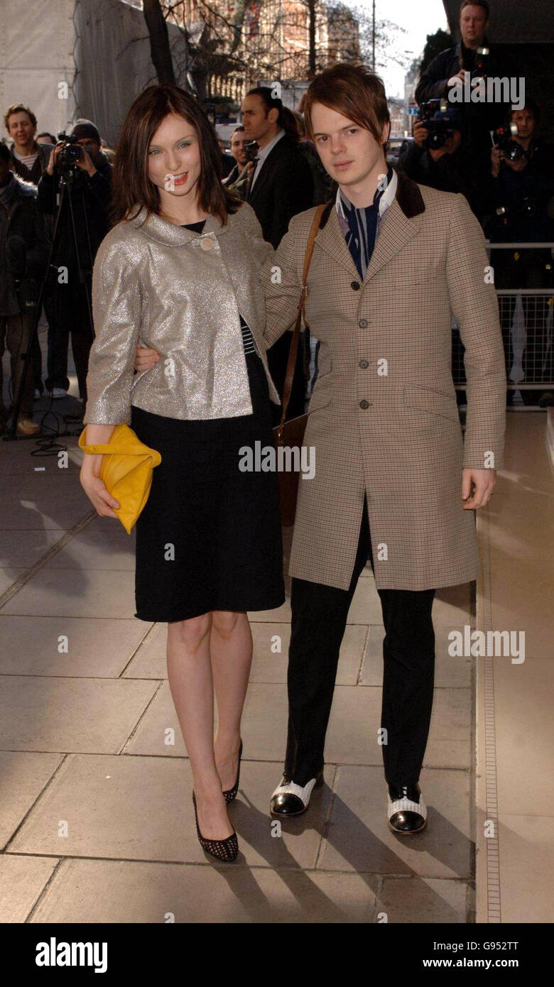 Sophie Ellis Bextor and Richard Jones arrive at a VIP lunch held to celebrate the launch of the Patrick Cox's new advertising campaign, which Liz Hurley fronts, from the Sanderson Hotel, central London, Tuesday 14 February 2006. PRESS ASSOCIATION Photo. Photo Credit should read: Steve Parsons/PA. Stock Photo