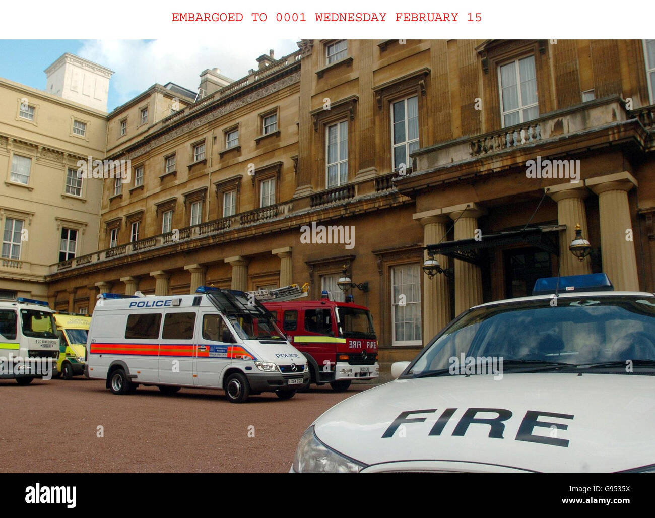 Emergency response vehicles gather in the quadrangle at Buckingham Palace in central London, Tuesday February 14, 2006. Emergency response vehicles were set to gather at the palace ahead of tomorrow's Emergency Services & Disaster Response Reception to be held at Buckingham Palace by invitation of Queen Elizabeth II. PRESS ASSOCIATION Photo. Photo credit should read: Johnny Green/WPA Rota/PA. Stock Photo